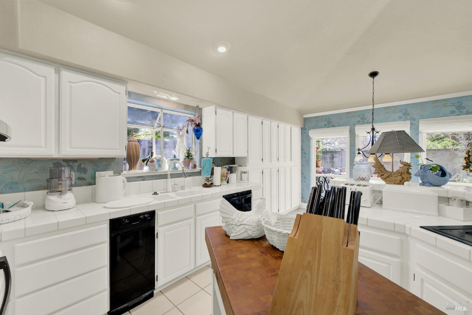 Detail Gallery Image 27 of 65 For 236 Fairgate Dr, Vacaville,  CA 95687 - 4 Beds | 2 Baths