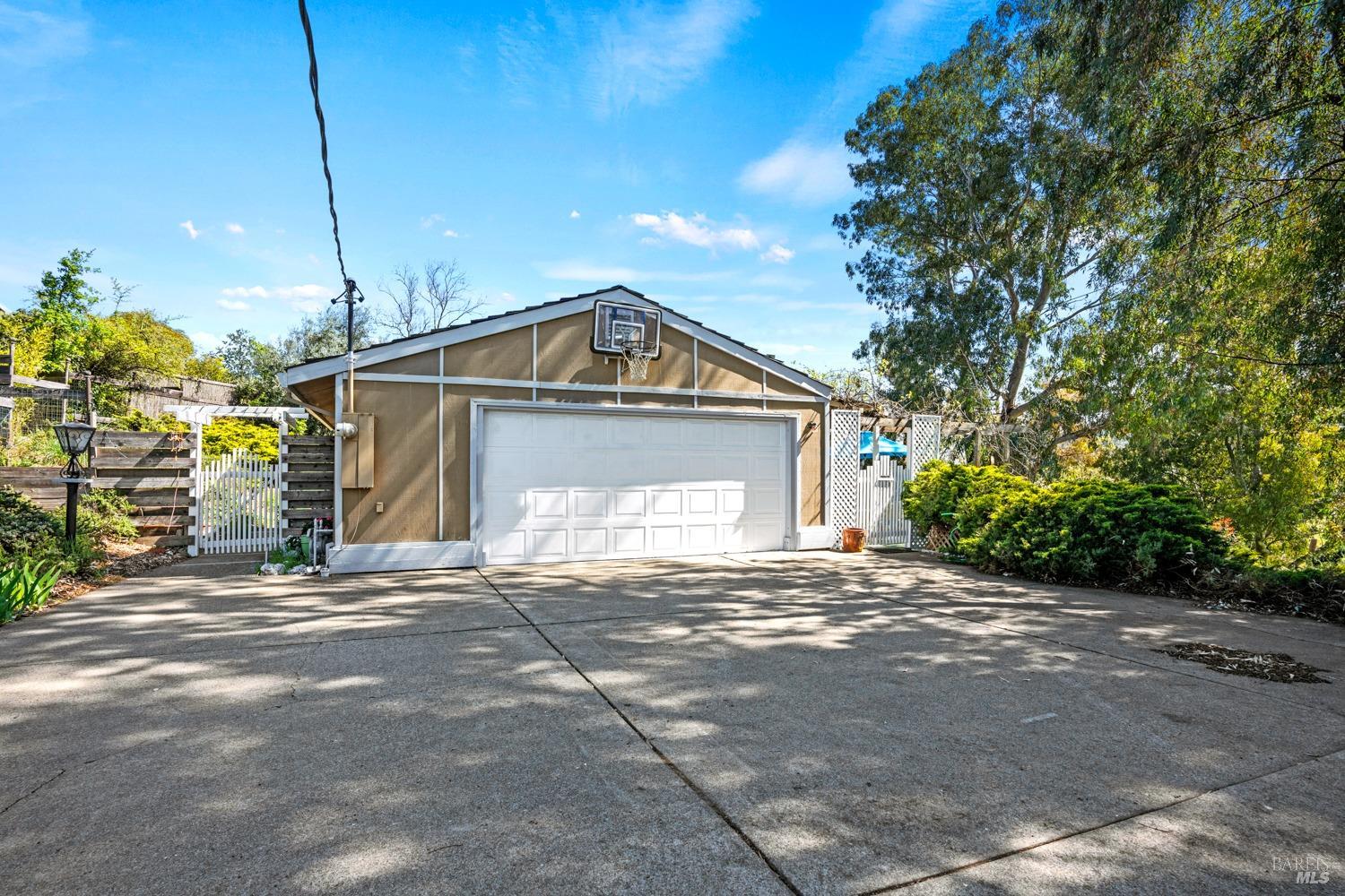 Detail Gallery Image 27 of 32 For 611 Riverside Dr, Ukiah,  CA 95482 - 3 Beds | 2 Baths