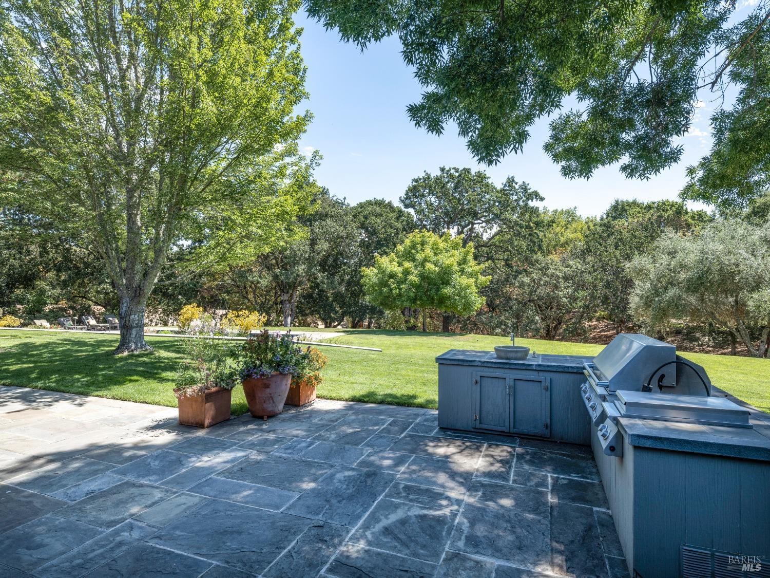 Detail Gallery Image 20 of 42 For 1960 Sobre Vista Rd, Sonoma,  CA 95476 - 4 Beds | 3/2 Baths