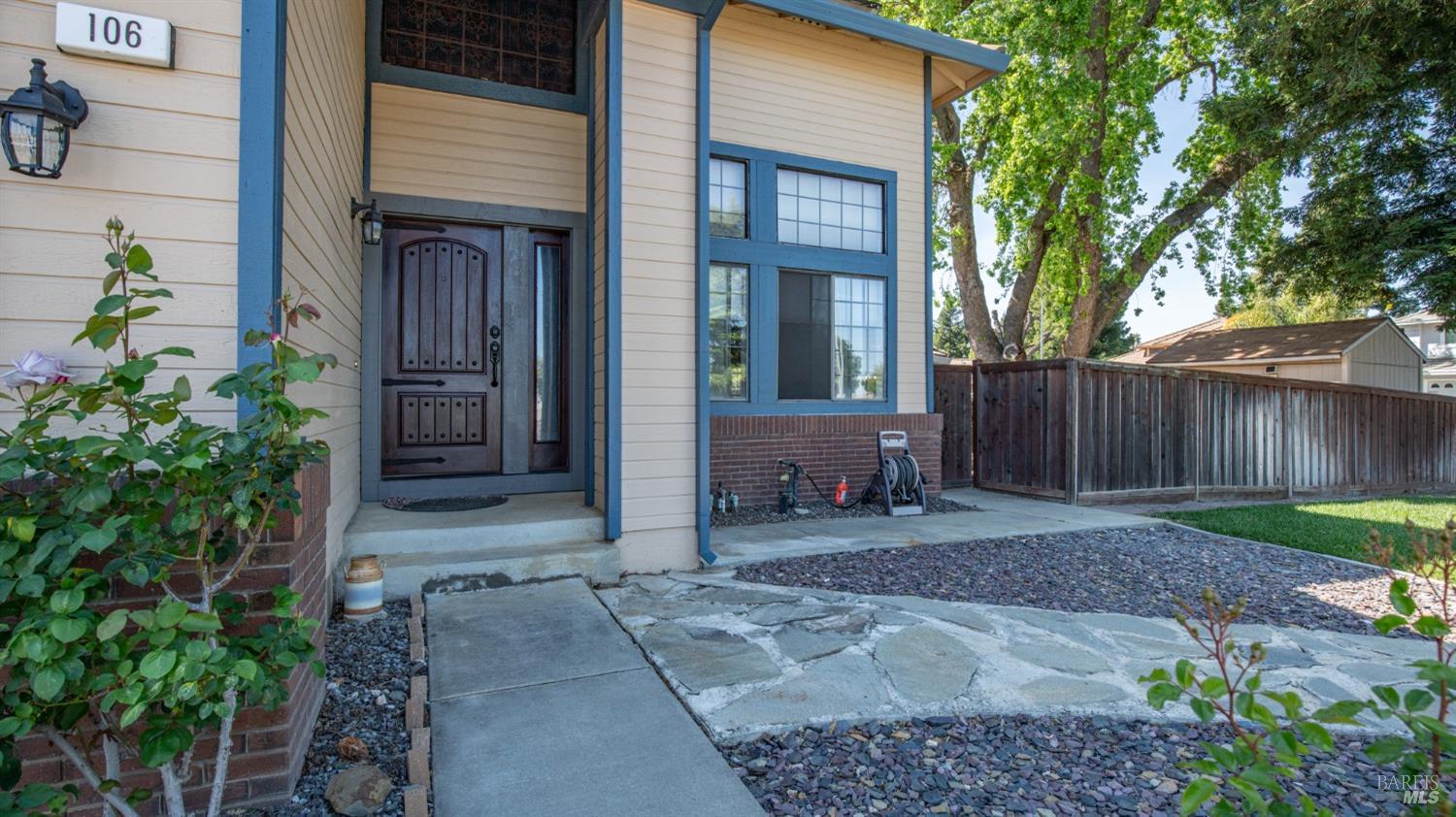 Detail Gallery Image 9 of 54 For 106 Fallen Leaf Dr, Vacaville,  CA 95687 - 4 Beds | 2/1 Baths