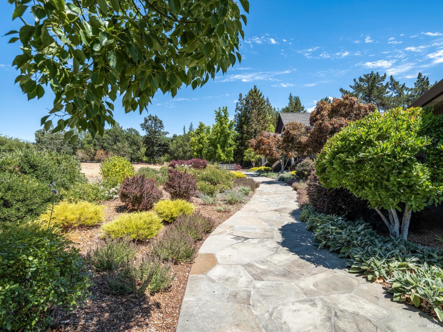 Detail Gallery Image 29 of 42 For 1960 Sobre Vista Rd, Sonoma,  CA 95476 - 4 Beds | 3/2 Baths