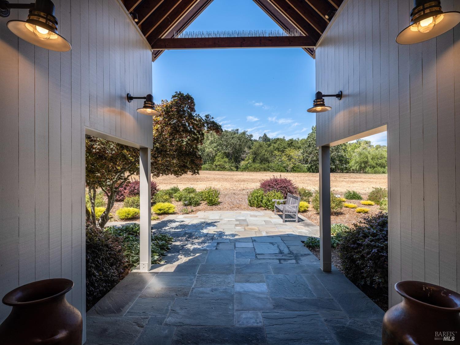 Detail Gallery Image 30 of 42 For 1960 Sobre Vista Rd, Sonoma,  CA 95476 - 4 Beds | 3/2 Baths