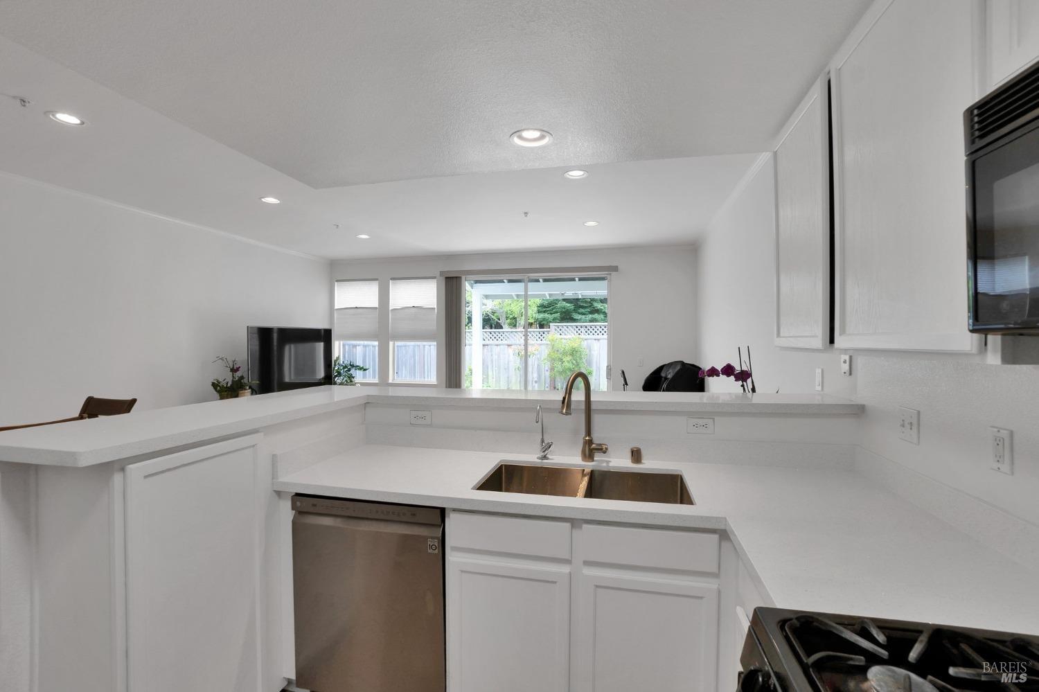 Detail Gallery Image 45 of 56 For 13 Flemings Ct, Sausalito,  CA 94965 - 2 Beds | 2 Baths