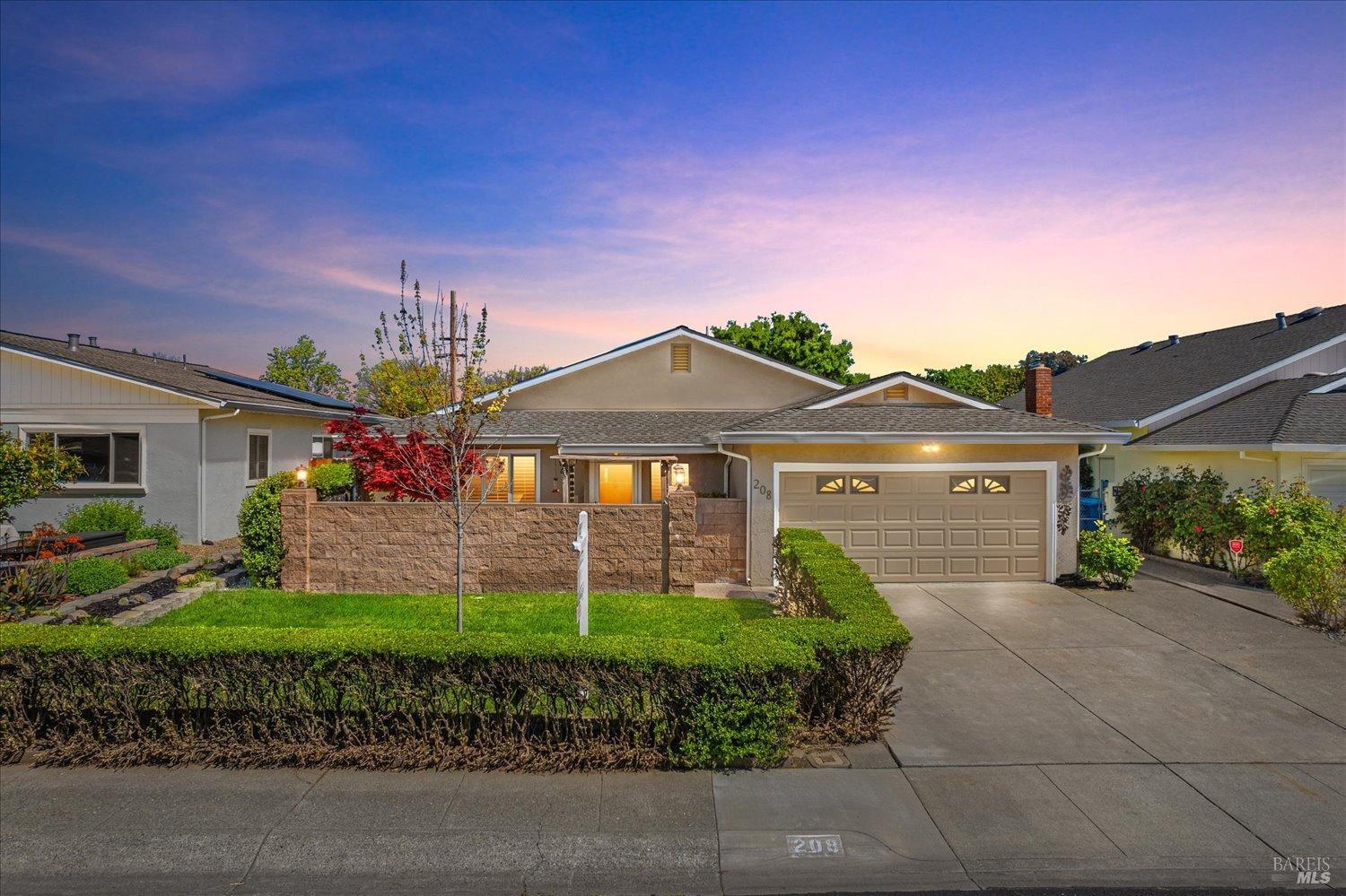 Detail Gallery Image 1 of 43 For 208 Grape St, Vacaville,  CA 95688 - 3 Beds | 2 Baths