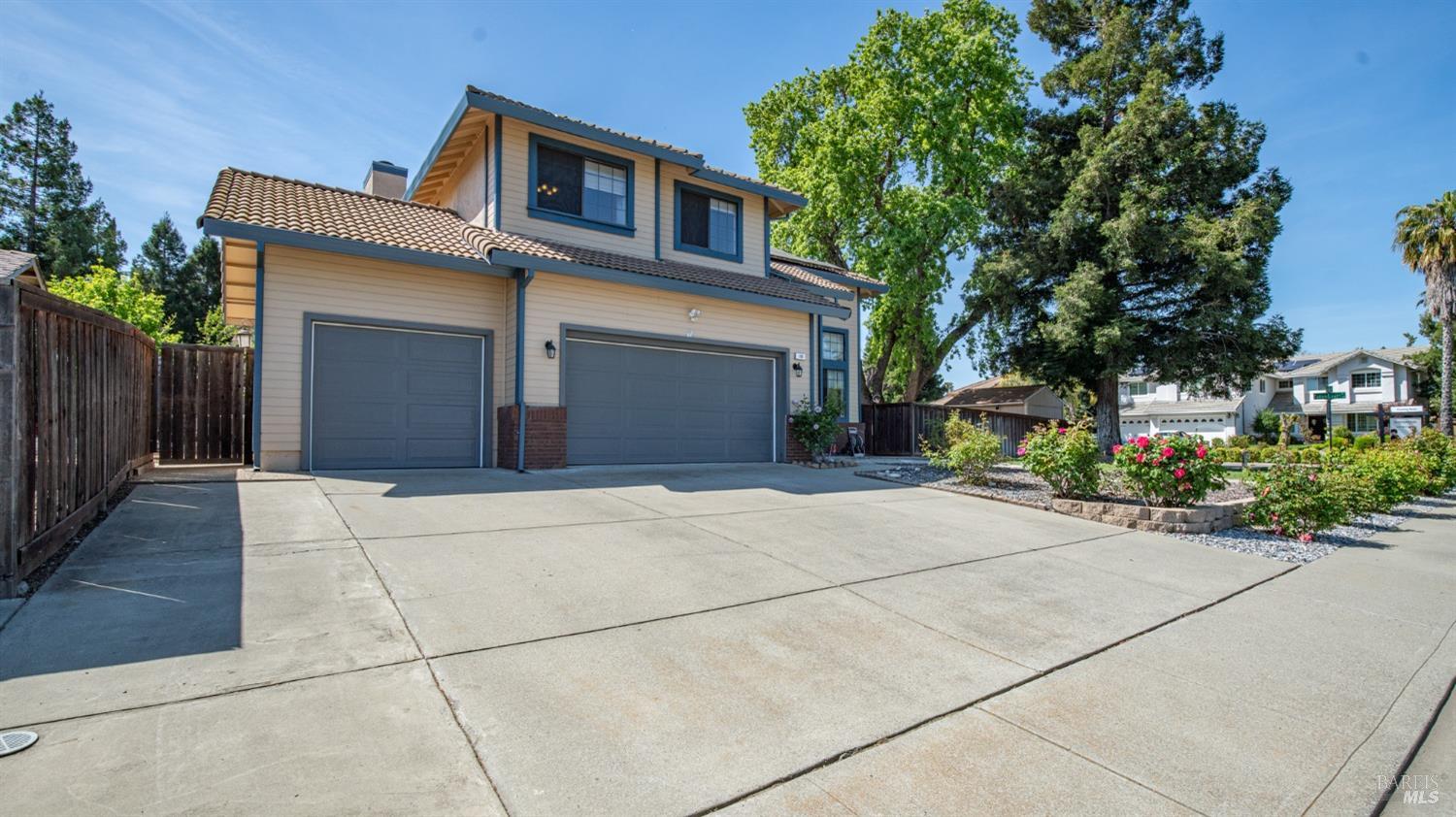 Welcome to your charming two-story Vacaville retreat nestled in a sought-after neighborhood! Boastin
