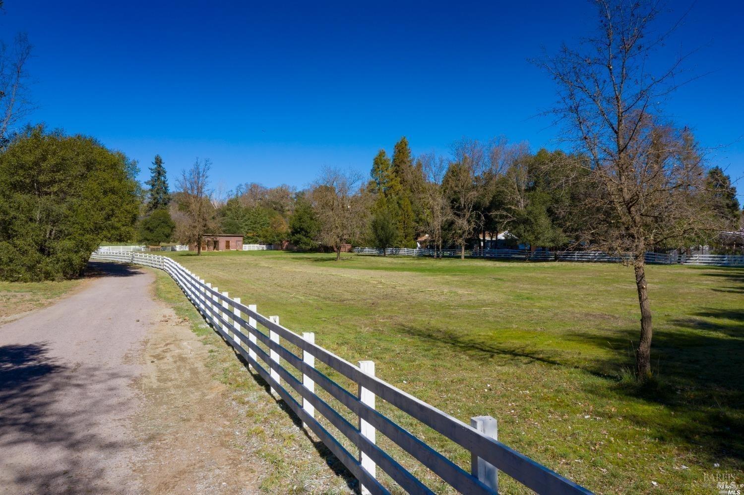 Detail Gallery Image 7 of 16 For 890 Lake Mendocino Dr, Ukiah,  CA 95482 - – Beds | – Baths