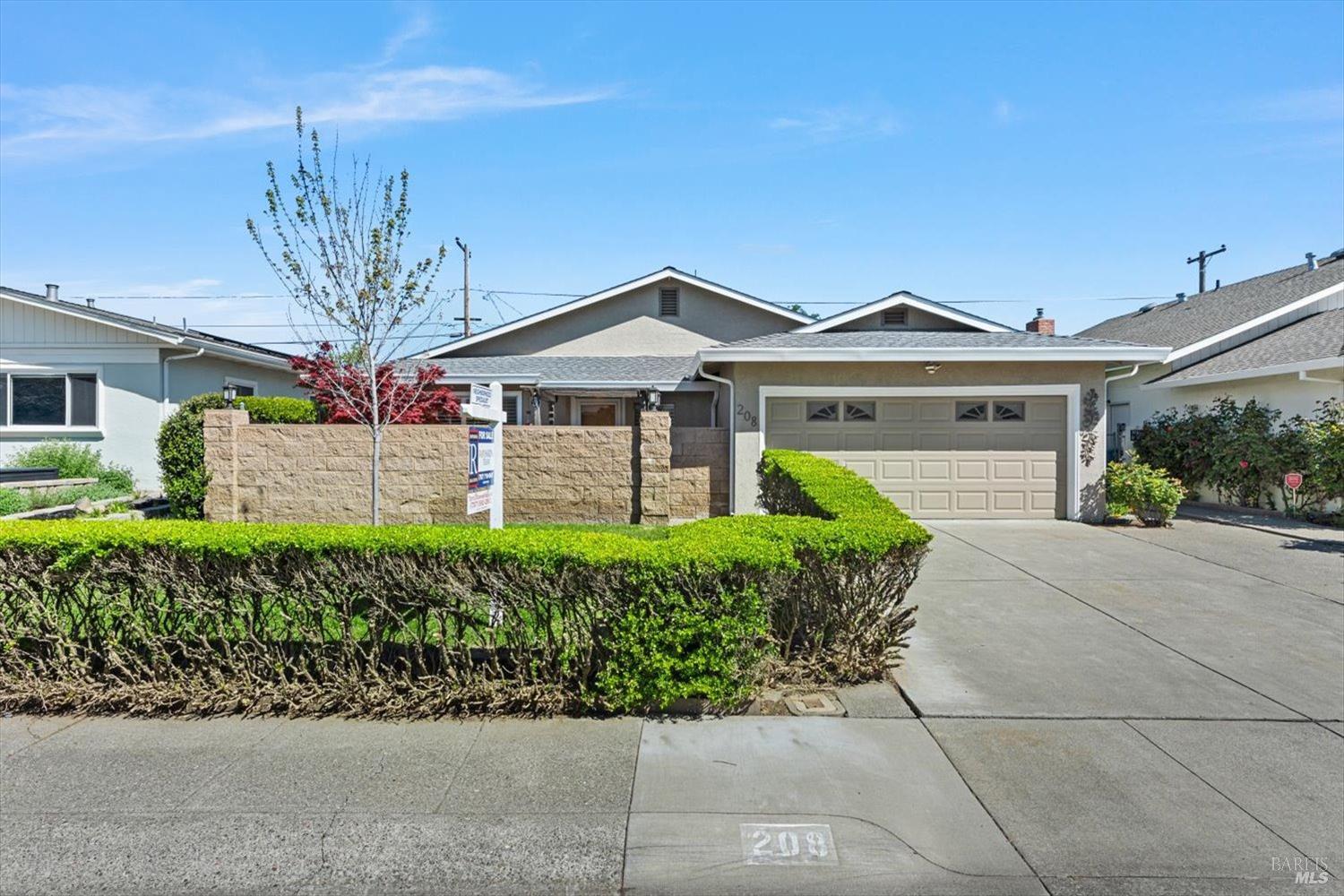 Detail Gallery Image 2 of 43 For 208 Grape St, Vacaville,  CA 95688 - 3 Beds | 2 Baths