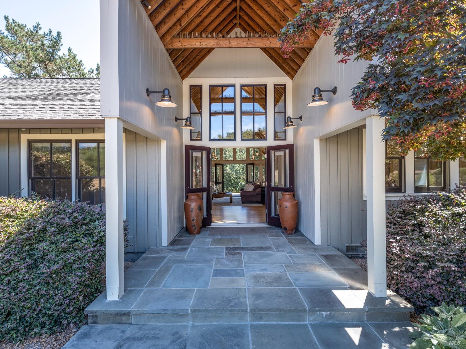 Detail Gallery Image 5 of 42 For 1960 Sobre Vista Rd, Sonoma,  CA 95476 - 4 Beds | 3/2 Baths