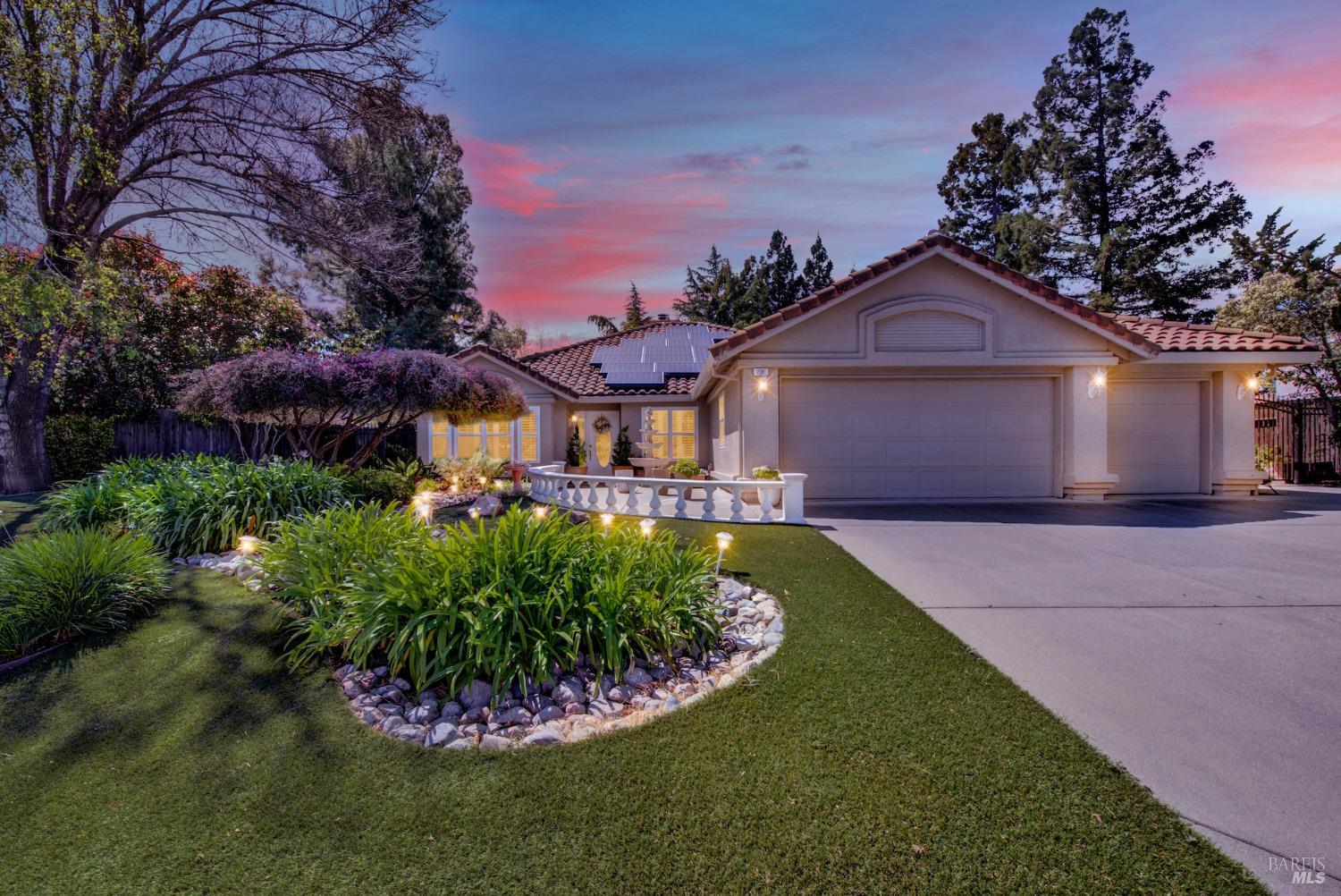 Detail Gallery Image 1 of 65 For 236 Fairgate Dr, Vacaville,  CA 95687 - 4 Beds | 2 Baths