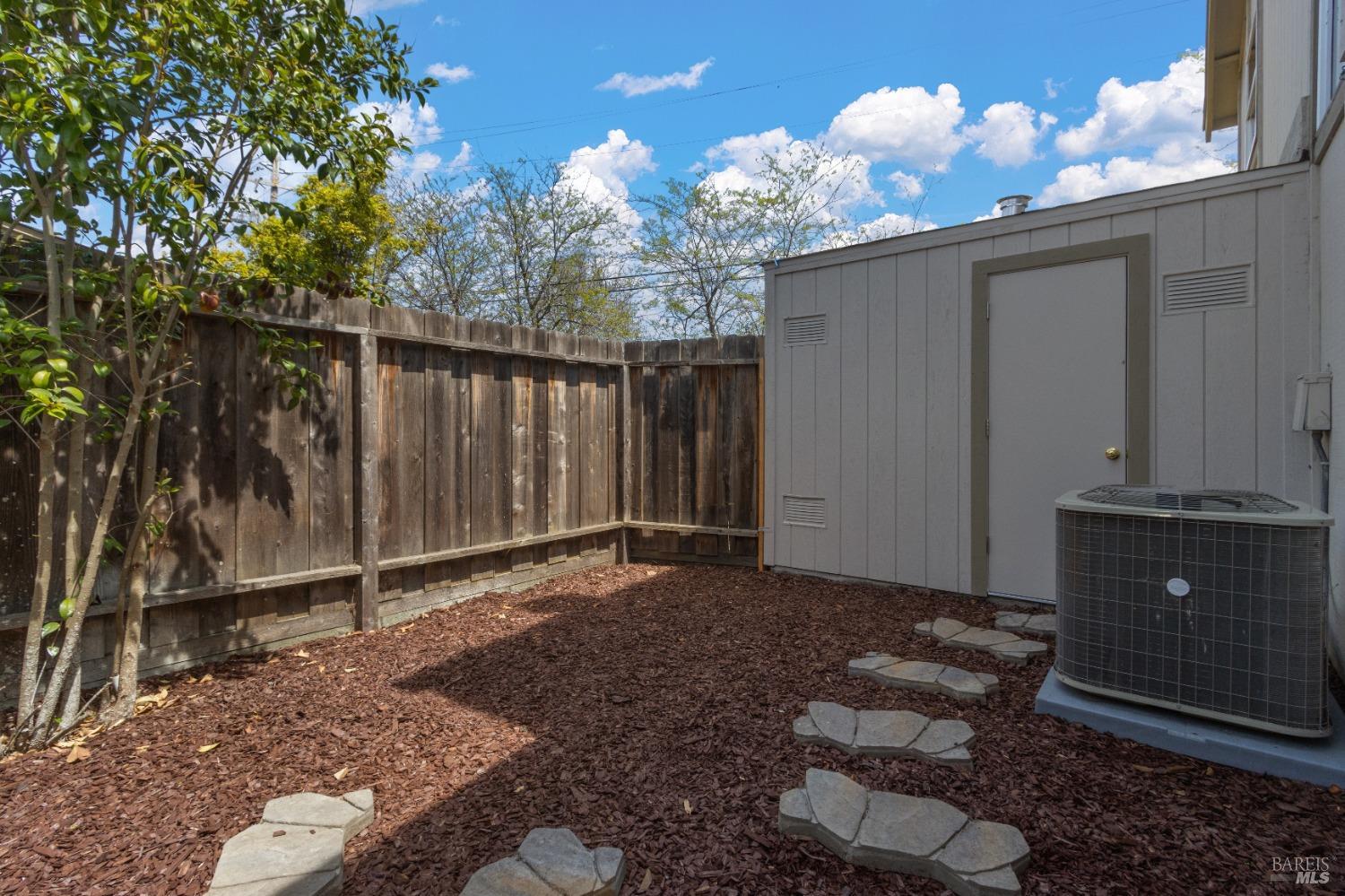 Detail Gallery Image 23 of 26 For 1725 Landana Dr #10,  Concord,  CA 94519 - 3 Beds | 2 Baths