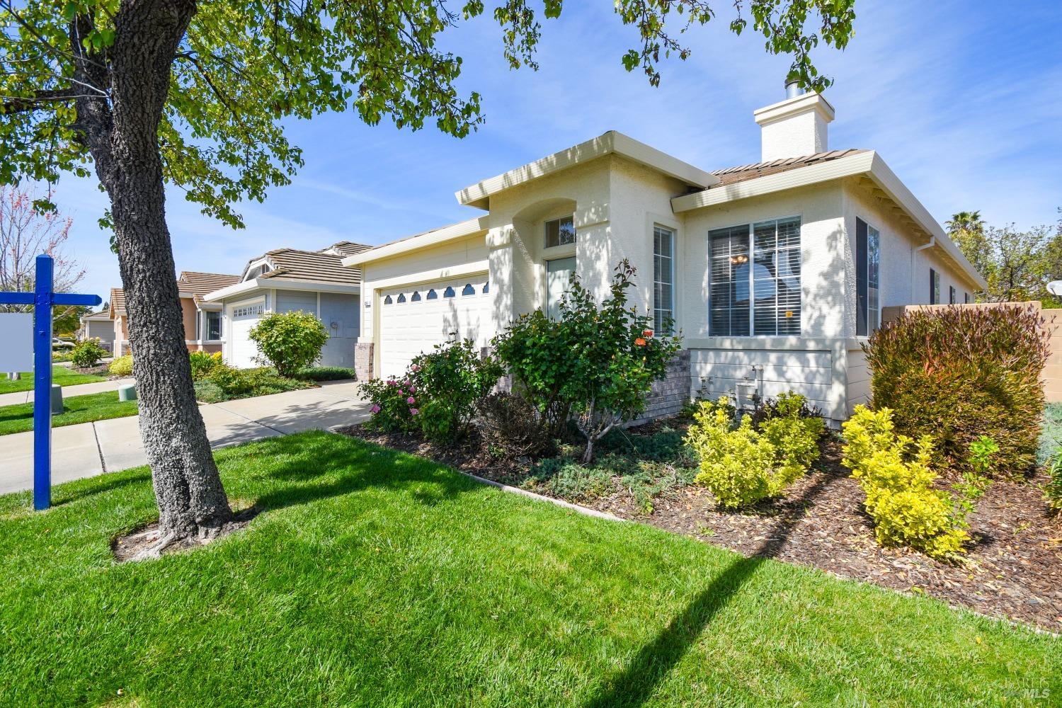 Photo of 326 Bartlett Ln in Vacaville, CA
