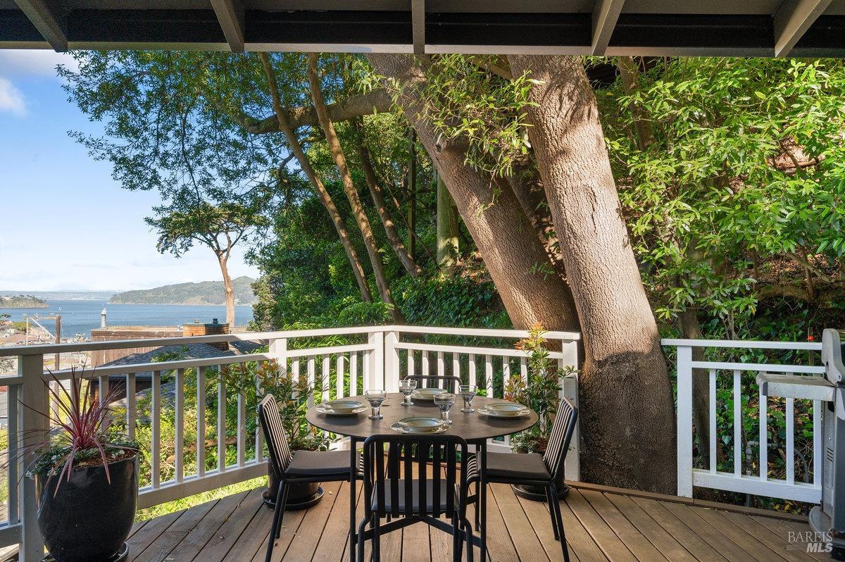 Detail Gallery Image 8 of 40 For 21 Crescent Ave, Sausalito,  CA 94965 - 2 Beds | 2 Baths
