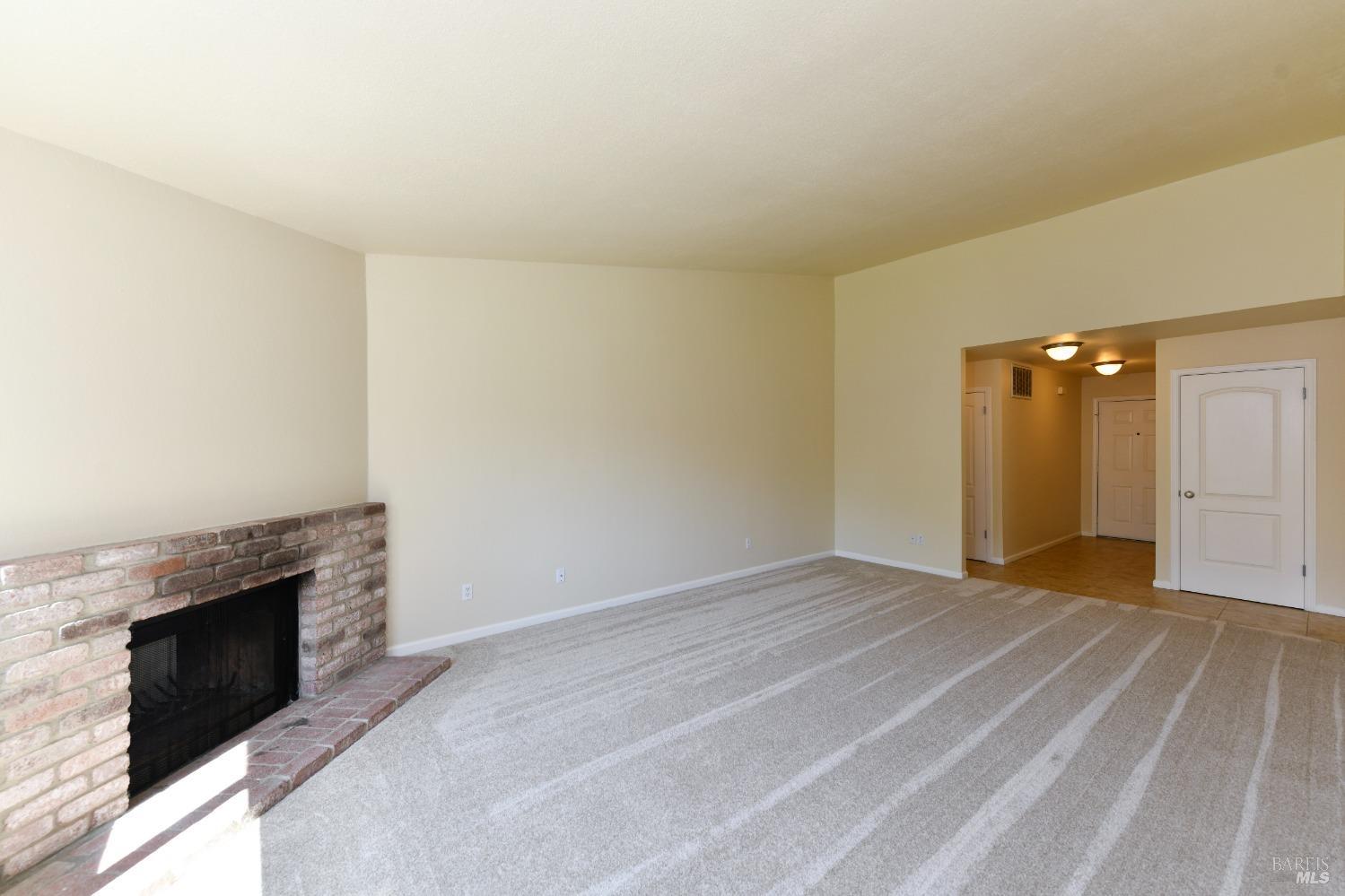 Detail Gallery Image 5 of 32 For 2457 Carriage Pl, Napa,  CA 94558 - 3 Beds | 2 Baths