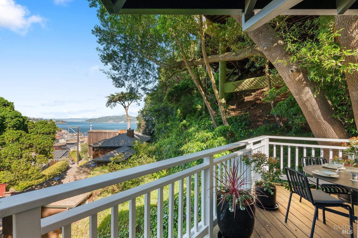 Detail Gallery Image 15 of 41 For 21 Crescent Ave, Sausalito,  CA 94965 - 2 Beds | 2 Baths