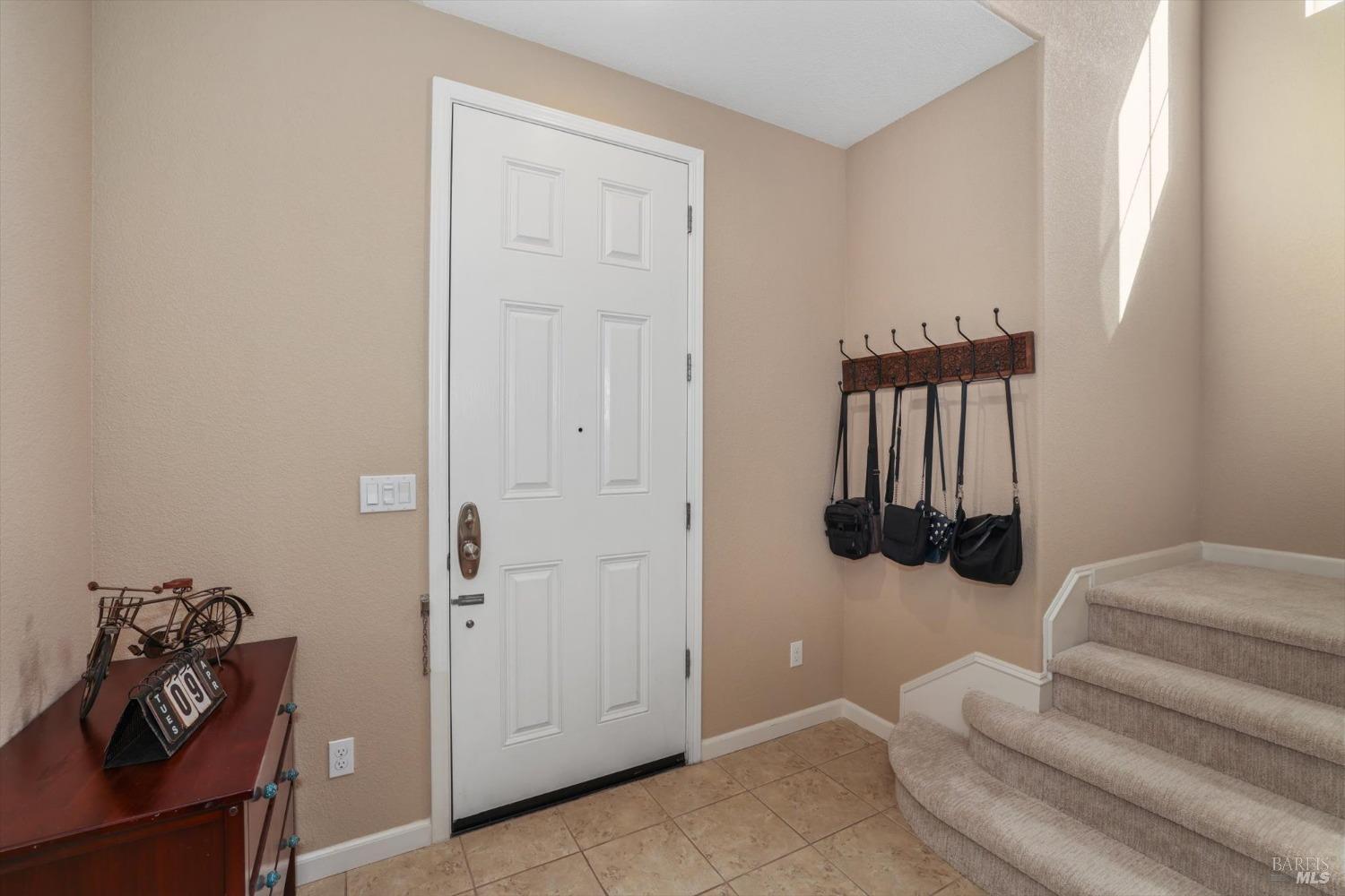Detail Gallery Image 20 of 58 For 649 Embassy Cir, Vacaville,  CA 95688 - 4 Beds | 2/1 Baths