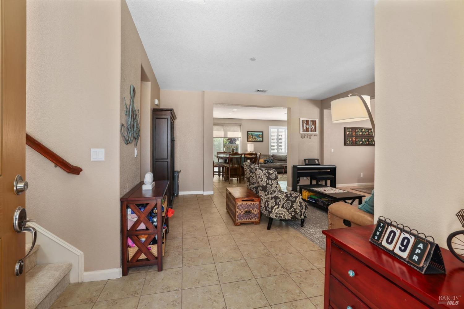 Detail Gallery Image 19 of 58 For 649 Embassy Cir, Vacaville,  CA 95688 - 4 Beds | 2/1 Baths
