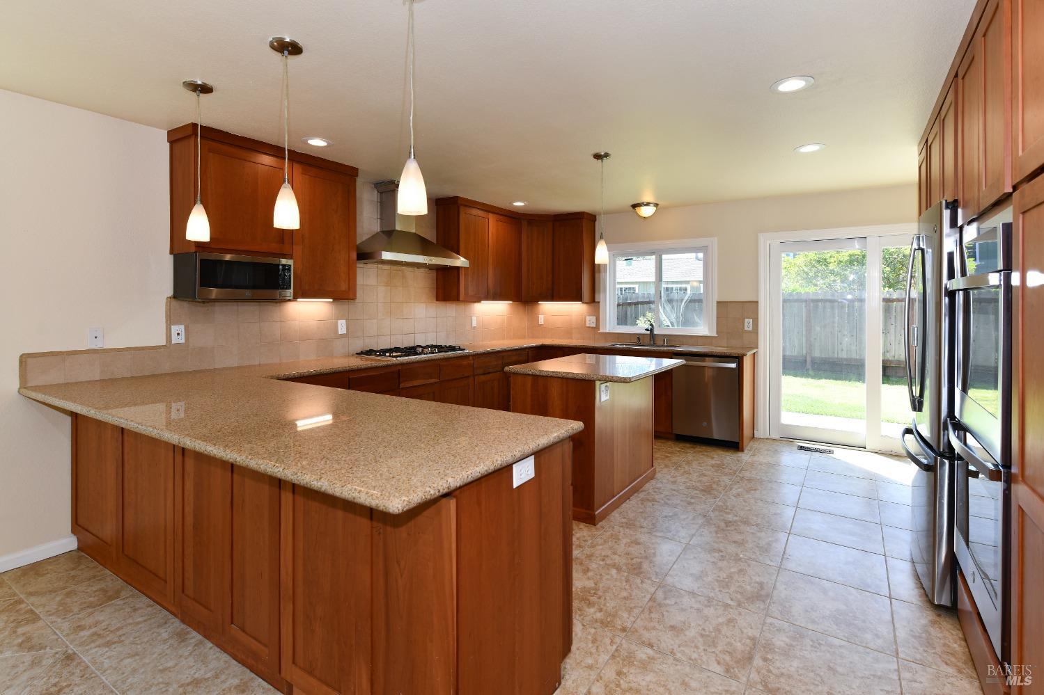 Detail Gallery Image 2 of 32 For 2457 Carriage Pl, Napa,  CA 94558 - 3 Beds | 2 Baths