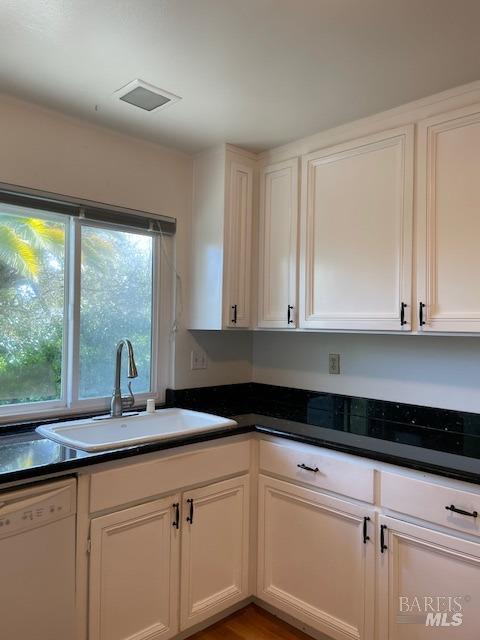 Detail Gallery Image 5 of 10 For 24 Reichert Ct, Novato,  CA 94945 - 4 Beds | 2/1 Baths
