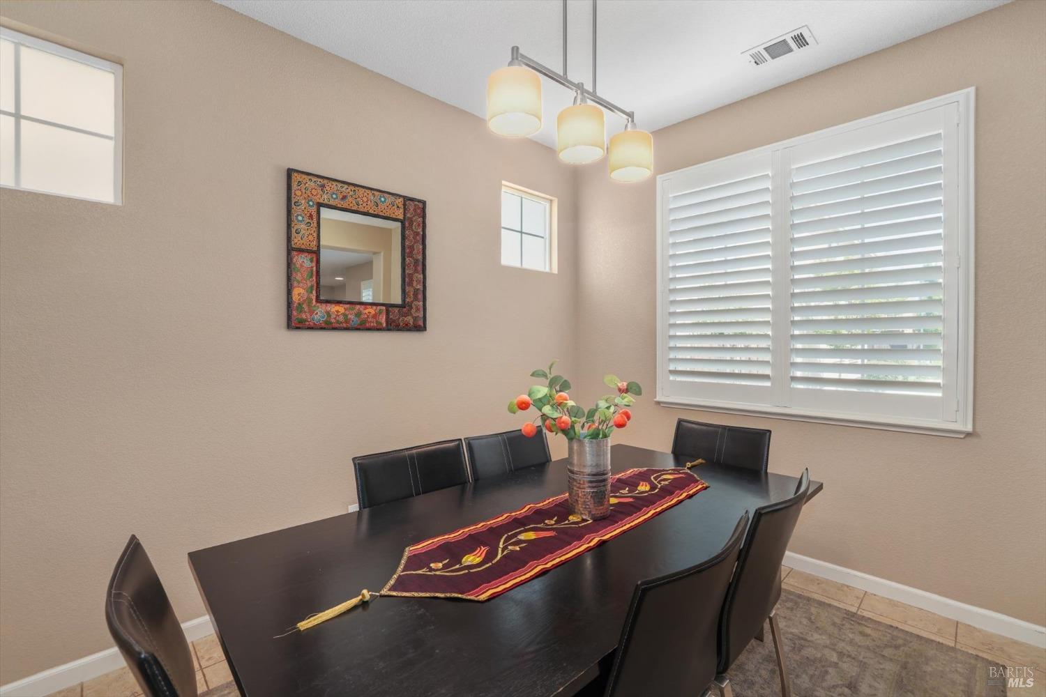 Detail Gallery Image 25 of 58 For 649 Embassy Cir, Vacaville,  CA 95688 - 4 Beds | 2/1 Baths
