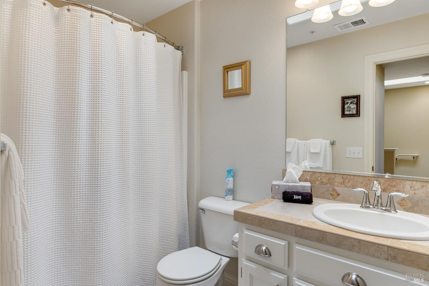 Detail Gallery Image 18 of 35 For 125 Johnson St, Windsor,  CA 95492 - 3 Beds | 2/1 Baths