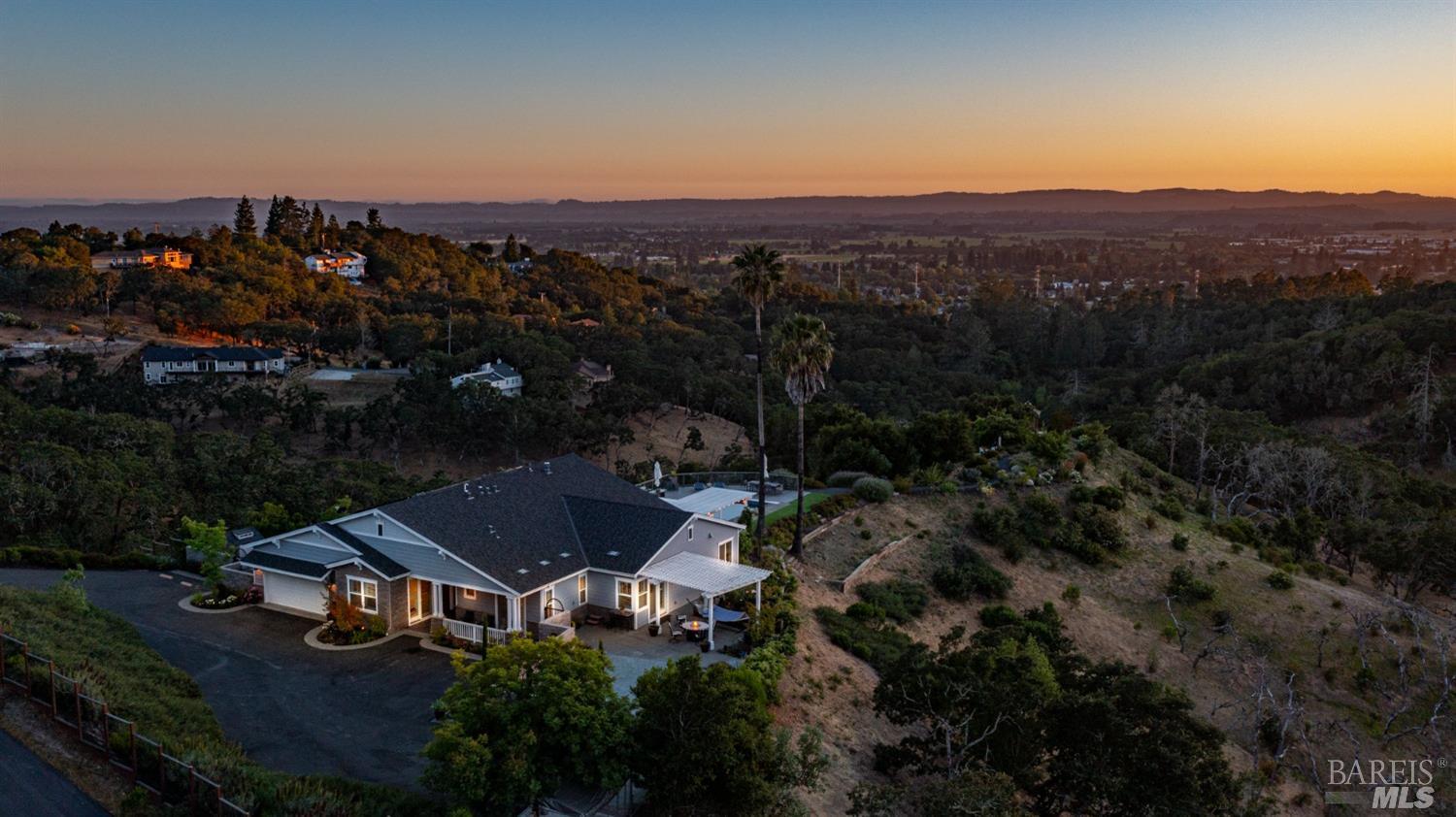 Detail Gallery Image 3 of 63 For 5239 Vista Grande Dr, Santa Rosa,  CA 95403 - 5 Beds | 4 Baths