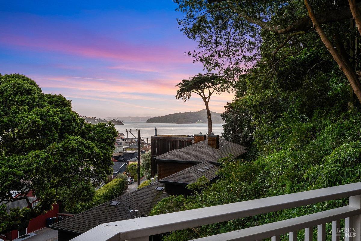 Detail Gallery Image 35 of 41 For 21 Crescent Ave, Sausalito,  CA 94965 - 2 Beds | 2 Baths