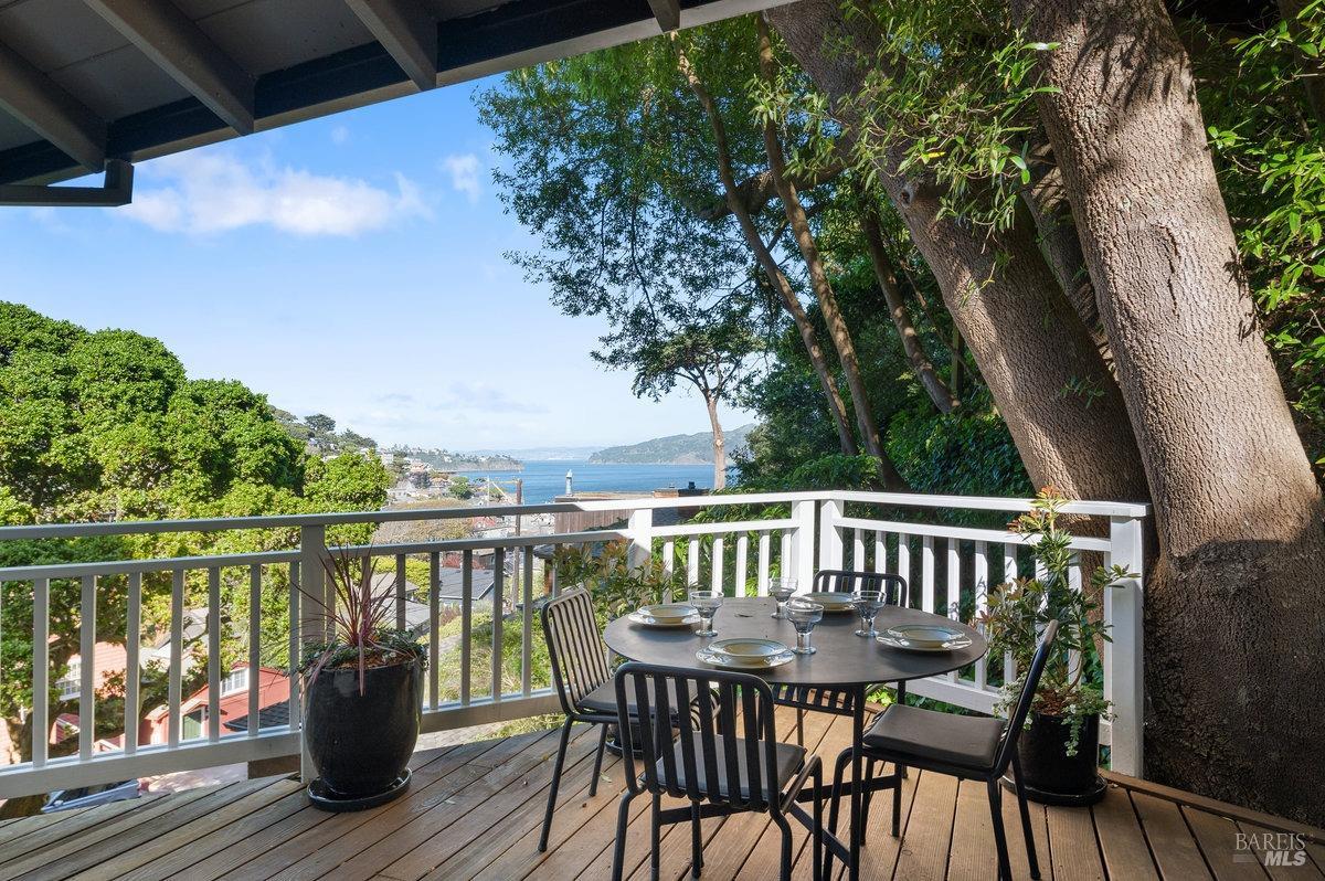 Detail Gallery Image 11 of 41 For 21 Crescent Ave, Sausalito,  CA 94965 - 2 Beds | 2 Baths