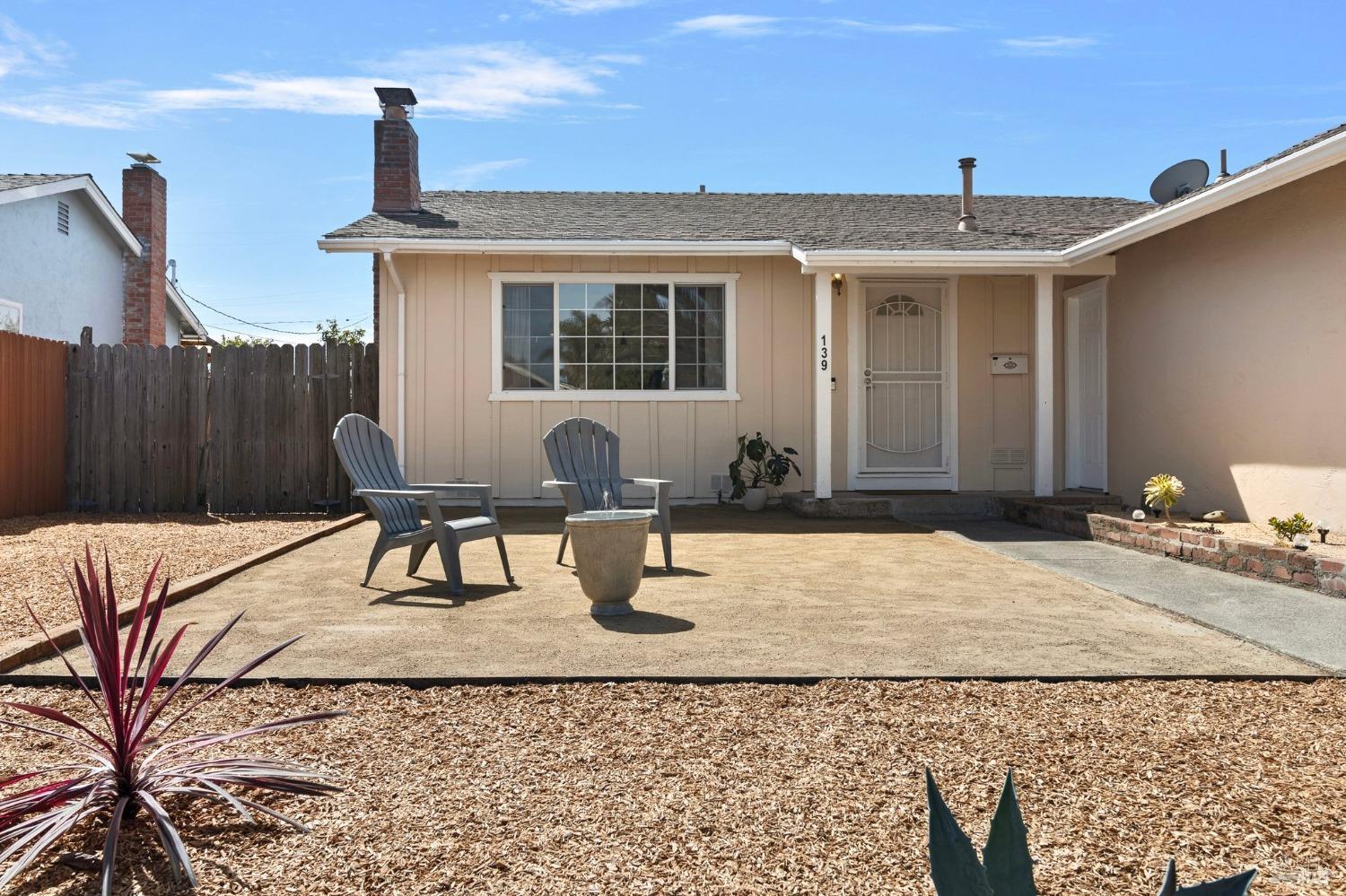 Detail Gallery Image 2 of 25 For 139 Dillon Dr, Vallejo,  CA 94589 - 3 Beds | 1 Baths