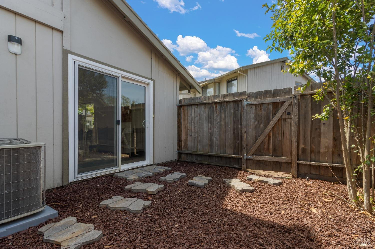 Detail Gallery Image 24 of 26 For 1725 Landana Dr #10,  Concord,  CA 94519 - 3 Beds | 2 Baths