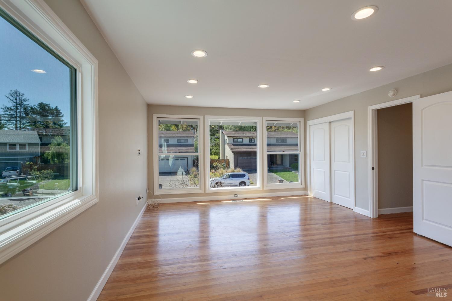 Detail Gallery Image 29 of 40 For 15 Fowler Ct, San Rafael,  CA 94903 - 6 Beds | 3/1 Baths