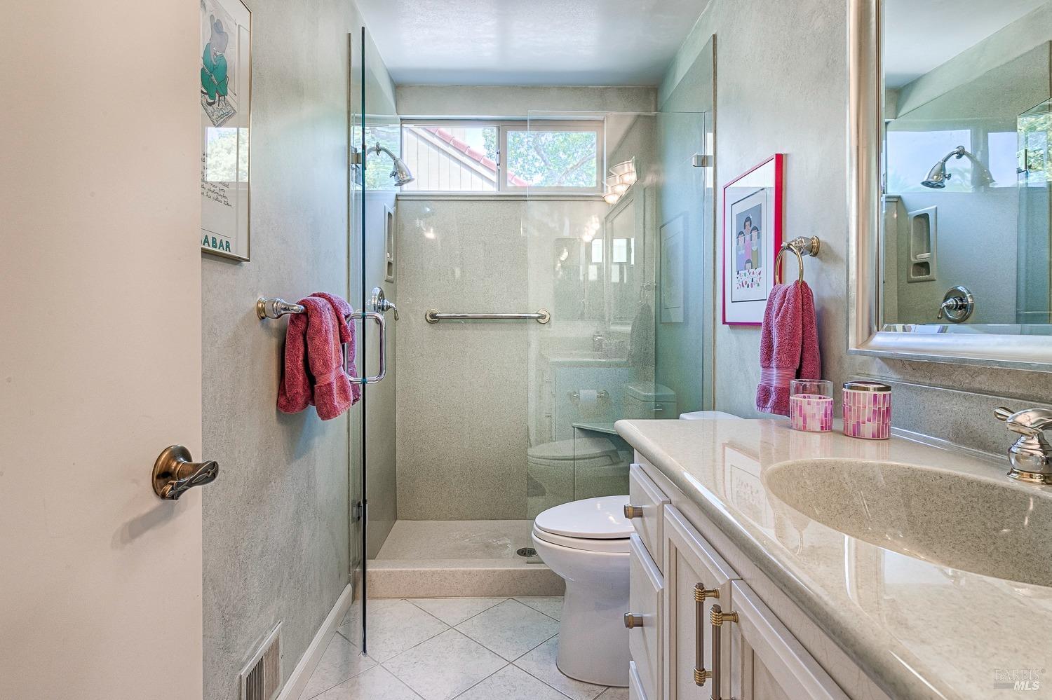 Detail Gallery Image 20 of 36 For 4 Oak Forest Ln, Santa Rosa,  CA 95409 - 3 Beds | 2 Baths