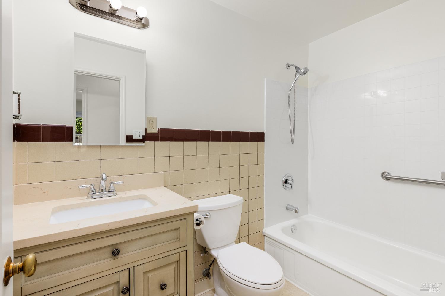 Detail Gallery Image 11 of 21 For 437 Andrieux St, Sonoma,  CA 95476 - 3 Beds | 1 Baths