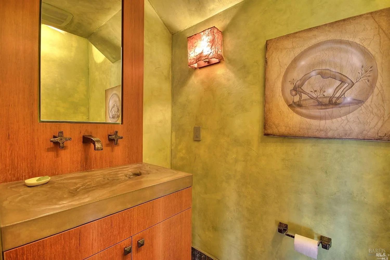 Detail Gallery Image 9 of 29 For 7 Highland Ave, San Rafael,  CA 94901 - 4 Beds | 2/1 Baths