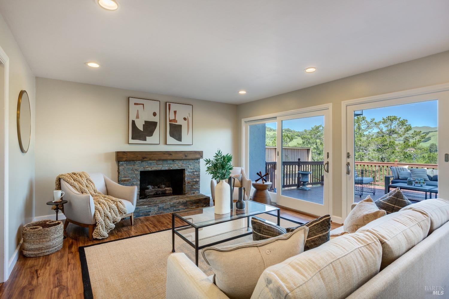Detail Gallery Image 17 of 40 For 15 Fowler Ct, San Rafael,  CA 94903 - 6 Beds | 3/1 Baths