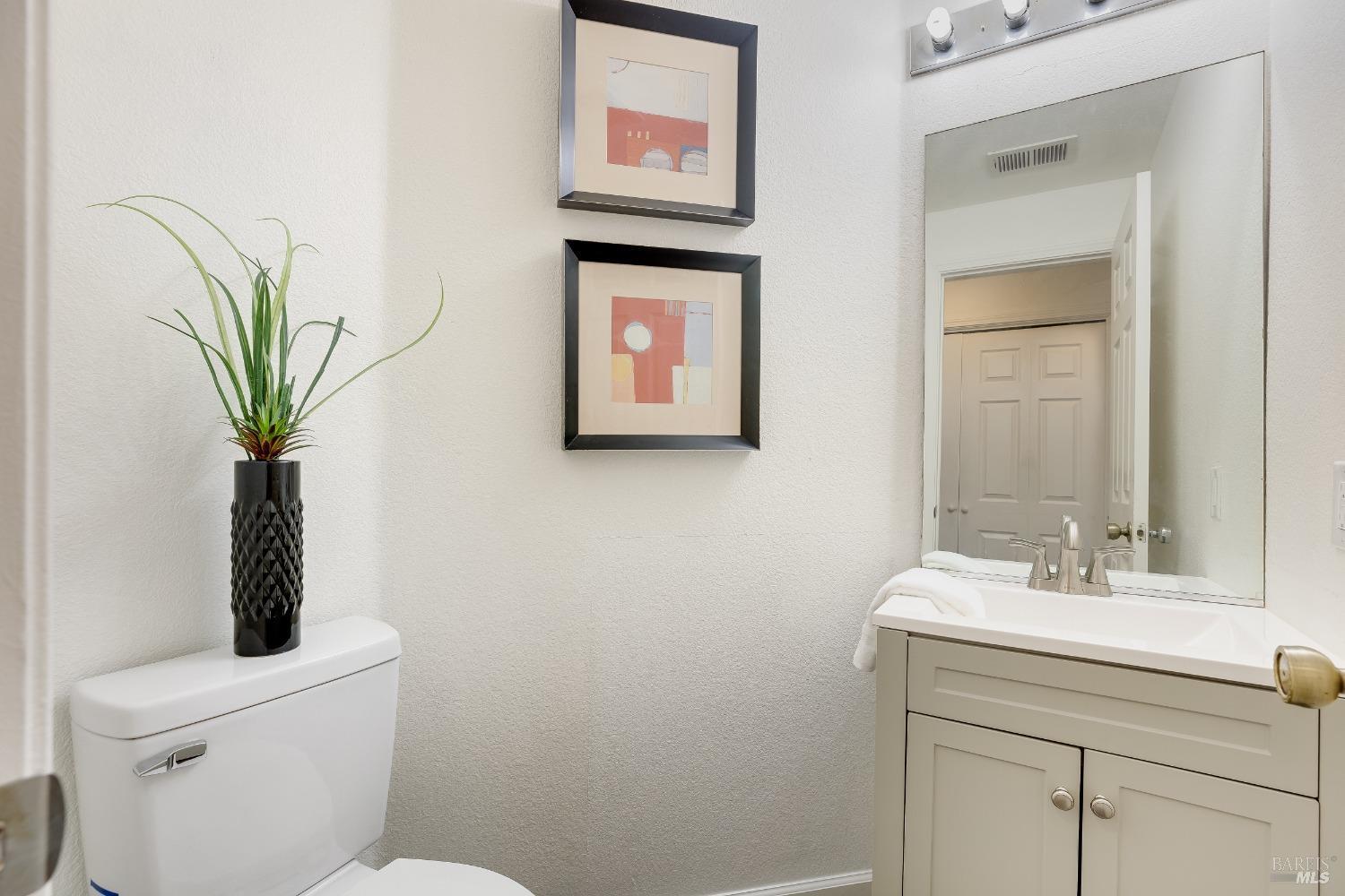 Detail Gallery Image 16 of 38 For 94 Del Sur St, Vallejo,  CA 94591 - 2 Beds | 2/1 Baths