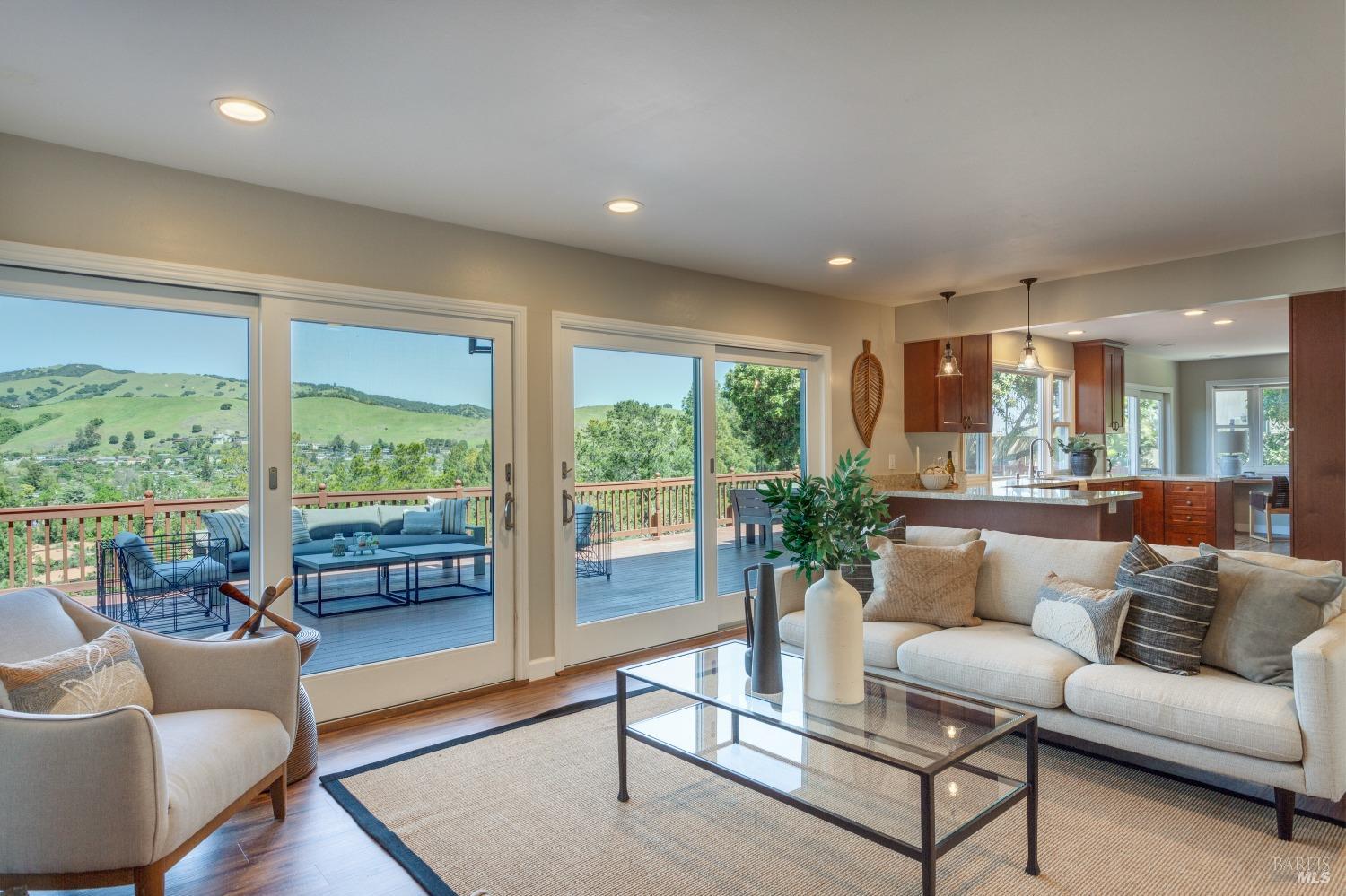 Detail Gallery Image 15 of 40 For 15 Fowler Ct, San Rafael,  CA 94903 - 6 Beds | 3/1 Baths