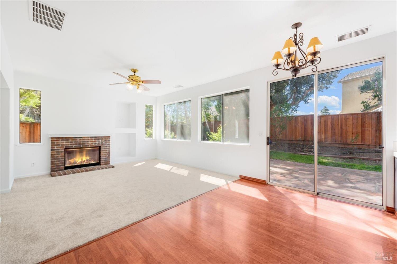 Detail Gallery Image 10 of 54 For 1619 Shadywood Ct, Fairfield,  CA 94534 - 5 Beds | 2/1 Baths