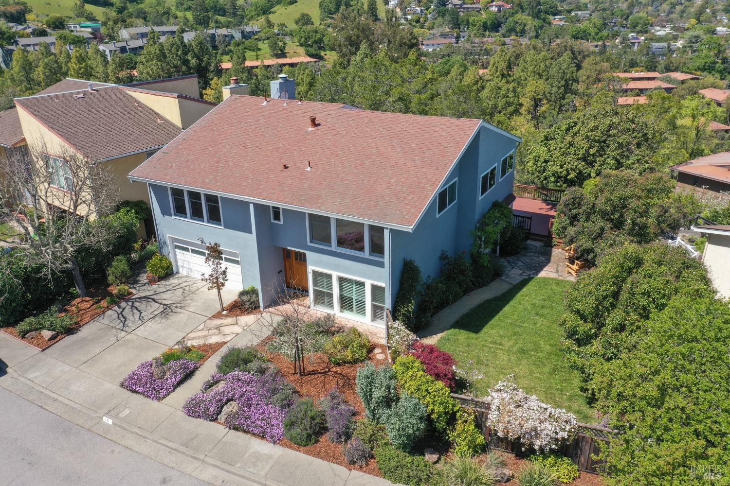 Detail Gallery Image 2 of 40 For 15 Fowler Ct, San Rafael,  CA 94903 - 6 Beds | 3/1 Baths