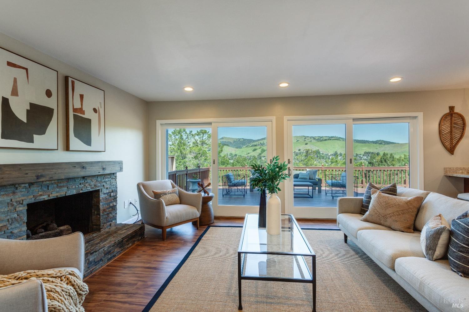 Detail Gallery Image 16 of 40 For 15 Fowler Ct, San Rafael,  CA 94903 - 6 Beds | 3/1 Baths