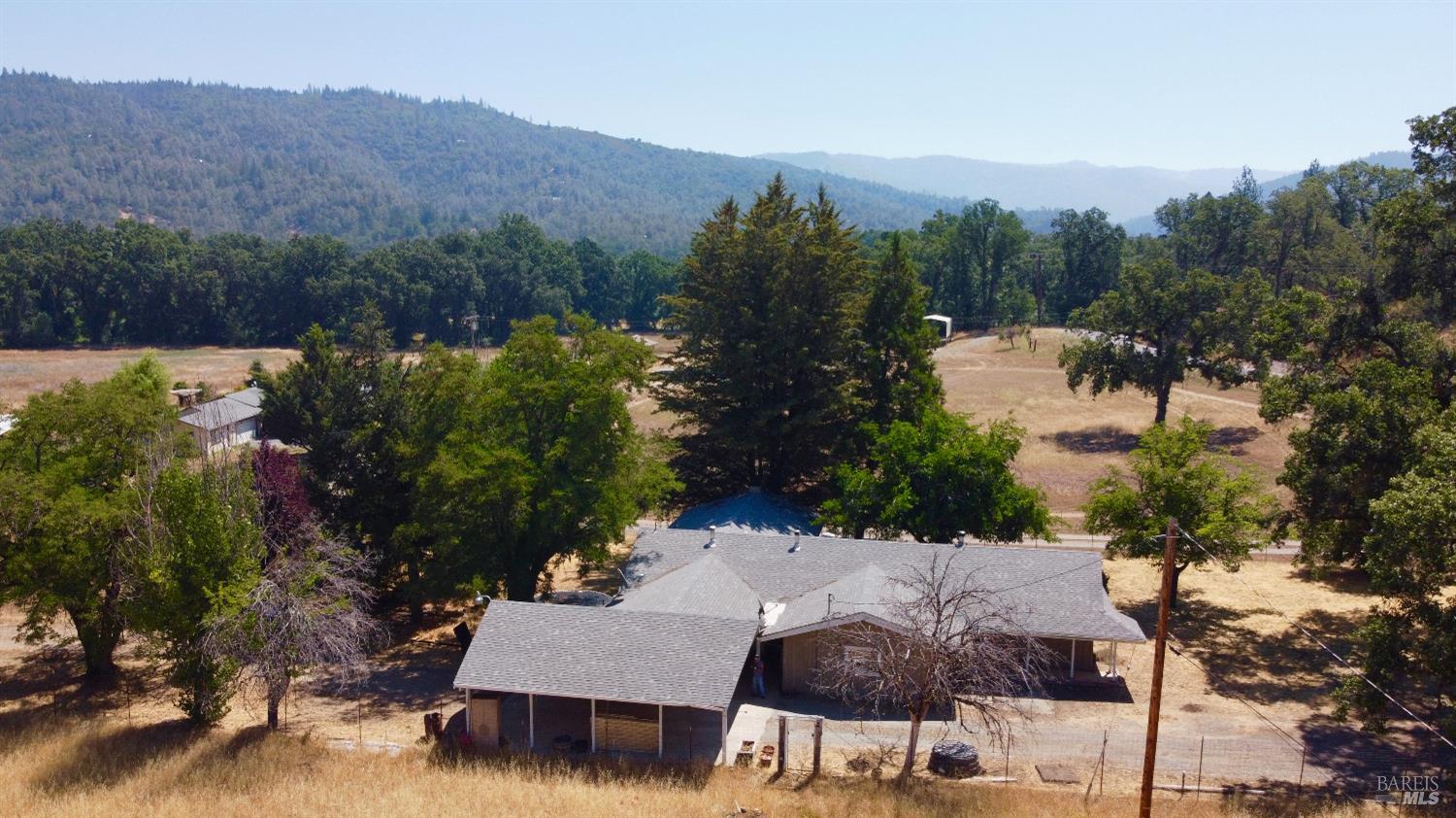 Detail Gallery Image 12 of 65 For 72000 Hill Rd, Covelo,  CA 95428 - 3 Beds | 2 Baths