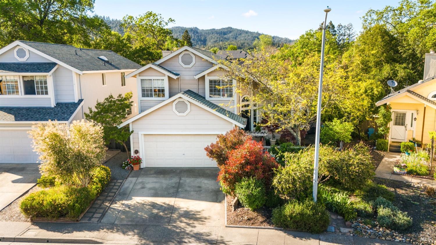Photo of 118 Marguerite Ln in Cloverdale, CA