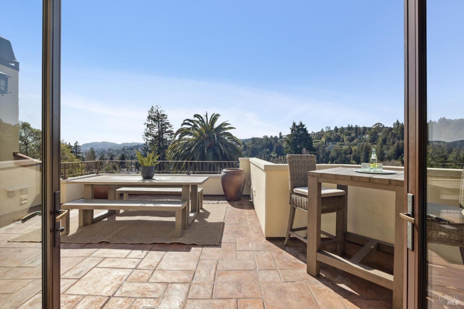Detail Gallery Image 17 of 65 For 75 Buena Vista Ave, Mill Valley,  CA 94941 - 4 Beds | 4 Baths