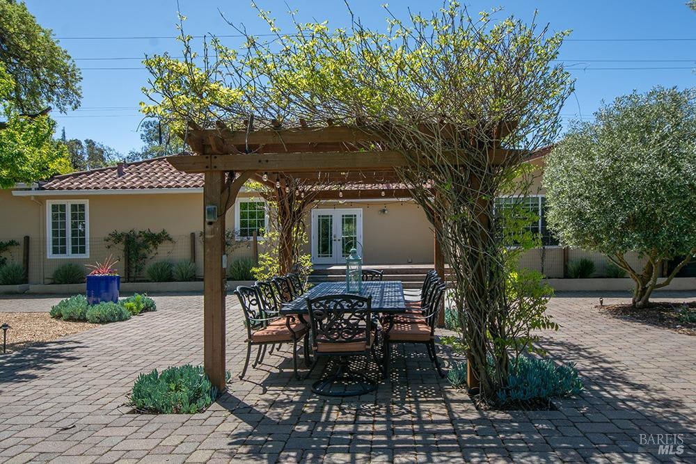 Detail Gallery Image 5 of 45 For 1670 Napa Rd, Sonoma,  CA 95476 - 3 Beds | 2 Baths