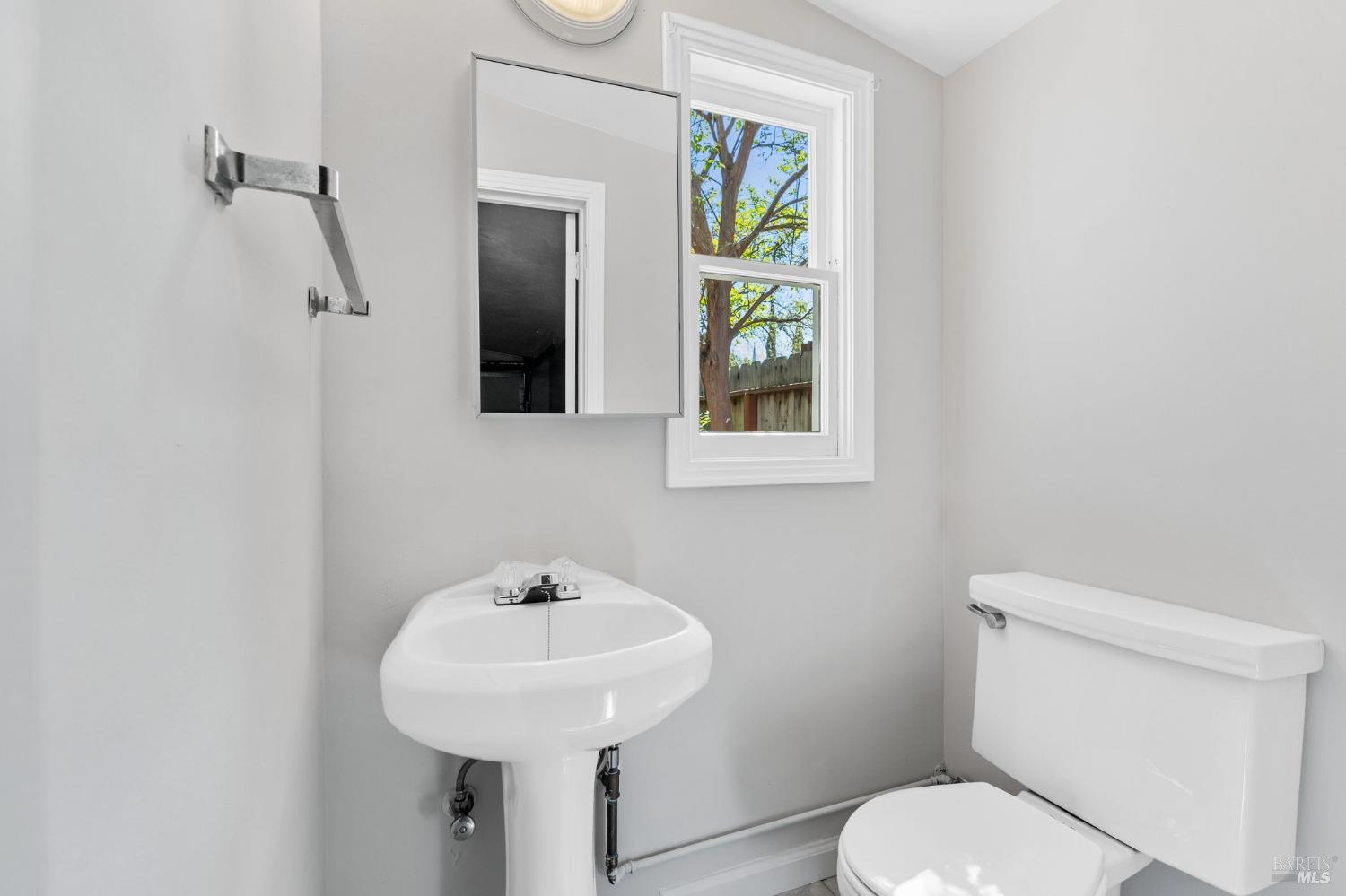Detail Gallery Image 24 of 72 For 1123 Oak Ave, Saint Helena,  CA 94574 - 3 Beds | 2/1 Baths