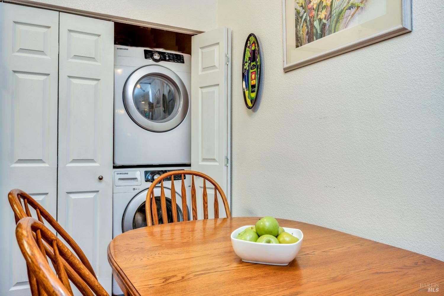 Detail Gallery Image 8 of 17 For 38 Pine Tree Cir, Cotati,  CA 94931 - 2 Beds | 1/1 Baths