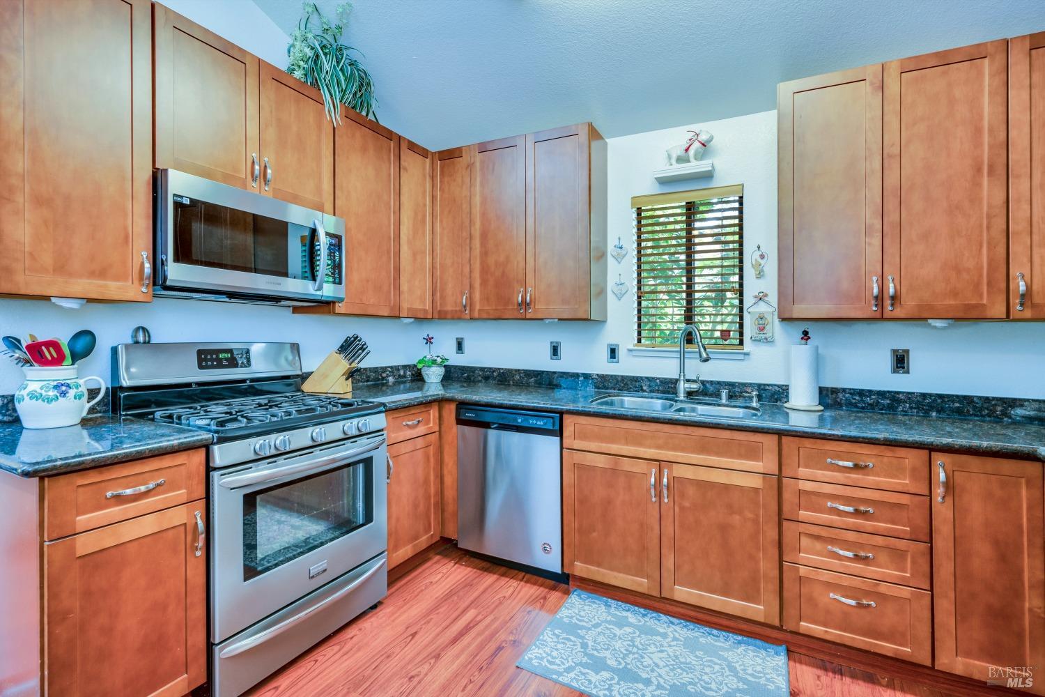 Detail Gallery Image 2 of 17 For 38 Pine Tree Cir, Cotati,  CA 94931 - 2 Beds | 1/1 Baths