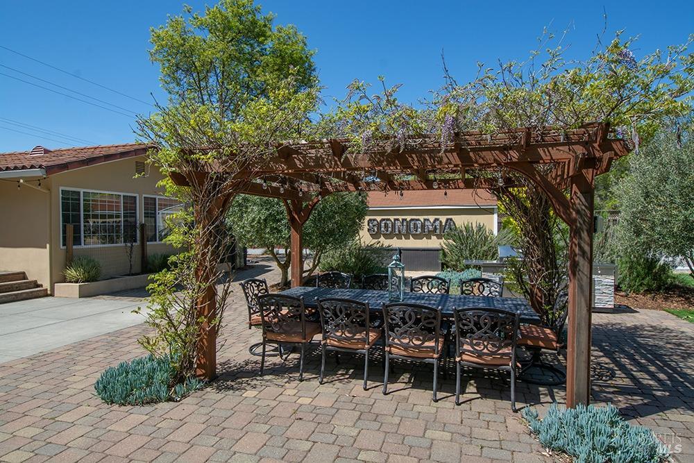 Detail Gallery Image 9 of 45 For 1670 Napa Rd, Sonoma,  CA 95476 - 3 Beds | 2 Baths