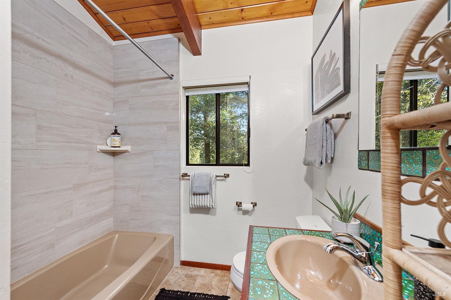 Detail Gallery Image 34 of 41 For 14500 Solaridge Rd, Guerneville,  CA 95446 - 3 Beds | 2 Baths