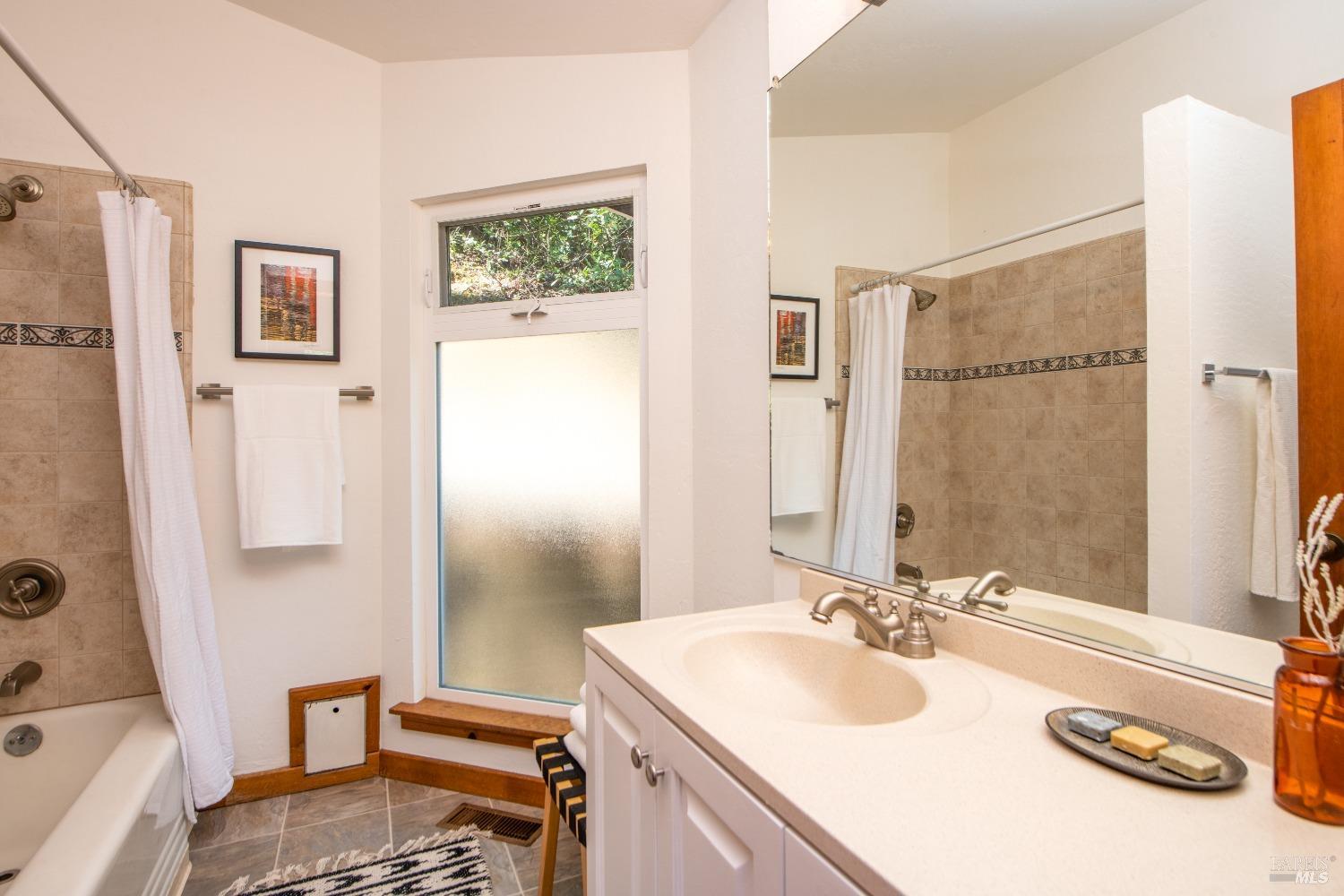 Detail Gallery Image 15 of 36 For 251 West End Ave, San Rafael,  CA 94901 - 2 Beds | 2 Baths