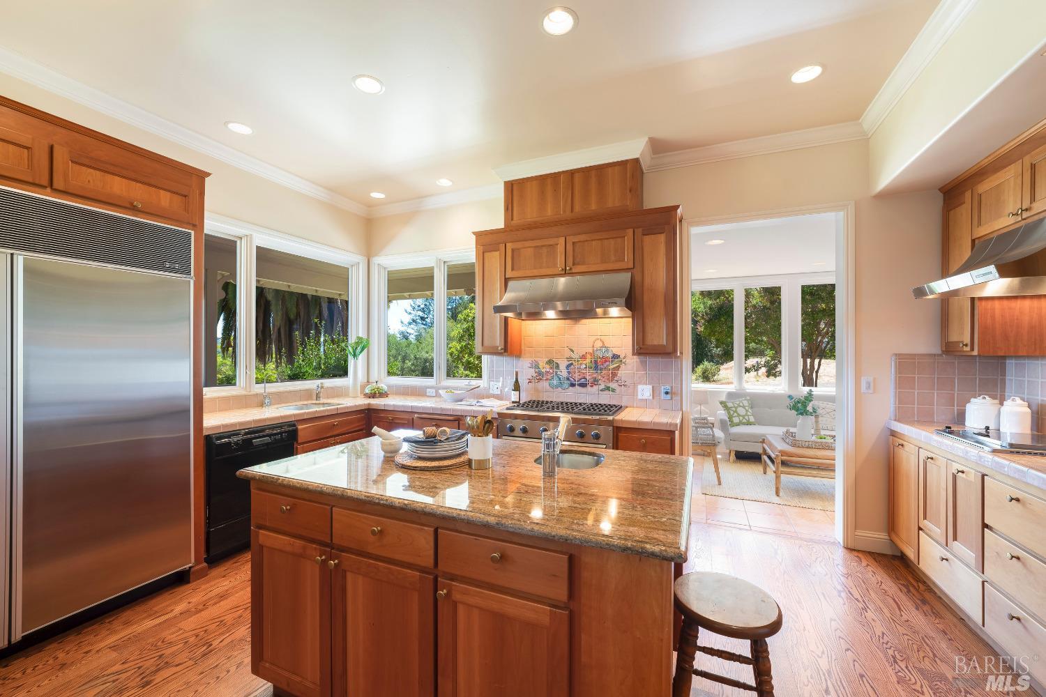 Detail Gallery Image 9 of 37 For 1955 W Dry Creek Rd, Healdsburg,  CA 95448 - 4 Beds | 3/2 Baths